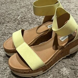 Women’s size 8 Steve Madden sandals